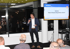 Algemeen directeur Lex van der Ende deed het voorwoord en bedankte in het bijzonder Ton van der Kooij. Ton is al meer dan 15 jaar in dienst bij Van der Ende als Ventilatie Specialist en was, ondanks zijn gezondheidsproblemen, toch aanwezig bij de avond. 